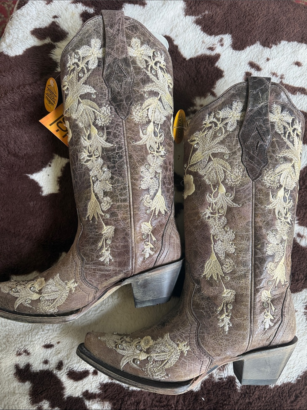 NWT Corral taupe Western Boots with ivory/Cream Floral Embroidery w/studs&bling - Picture 2 of 6
